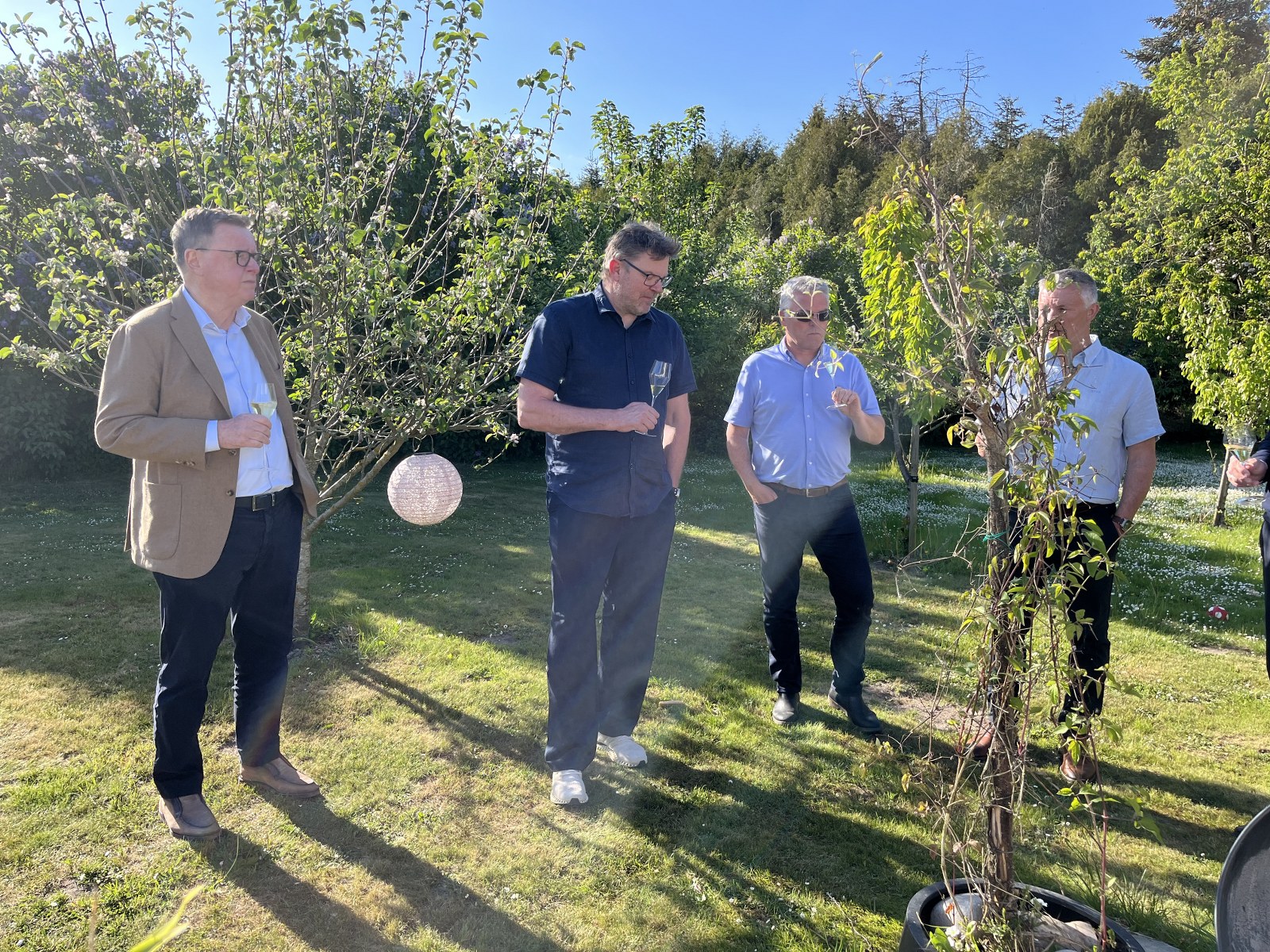 EA551F09 F003 4C19 8839 F1F7B414217E 1600X1200